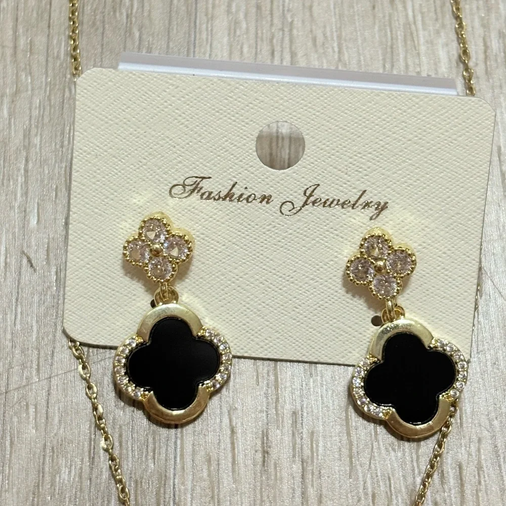 Black clover earrings stainless steel
